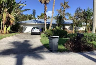 405 Putter Point Dr Naples FL 34103