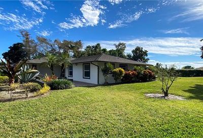 400 Marathon Ct Naples FL 34112