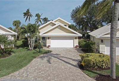 1595 Weybridge Cir Naples FL 34110