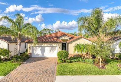 4279 Raffia Palm Cir Naples FL 34119
