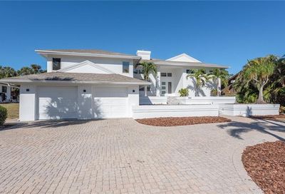 380 Sharwood Dr Naples FL 34110