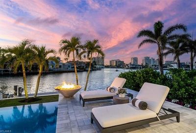 3801 Crayton Rd Naples FL 34103