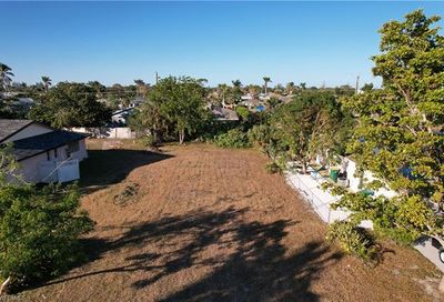 715 98th N Ave Naples FL 34108