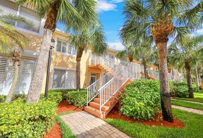 2365 Bayou Ln Naples FL 34112