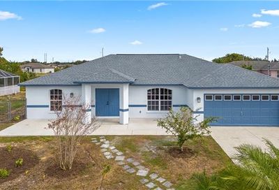 833 Woodridge Cir Fort Myers FL 33913