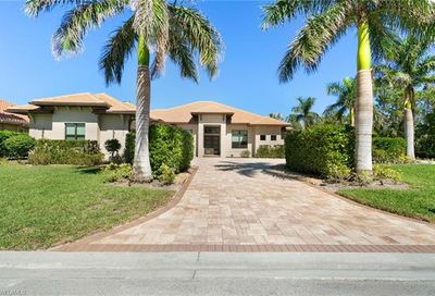 1792 Supreme Ct Naples FL 34110