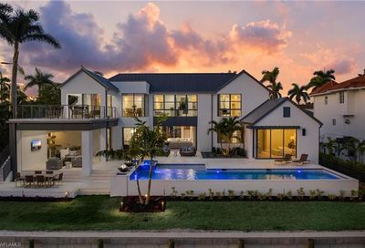 682 17th Ave S Naples FL 34102