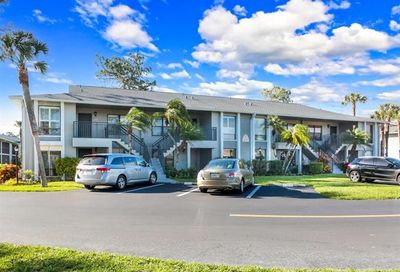 1232 Commonwealth Cir Naples FL 34116