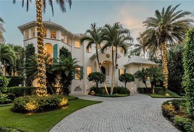 2490 Treasure Ln Naples FL 34102