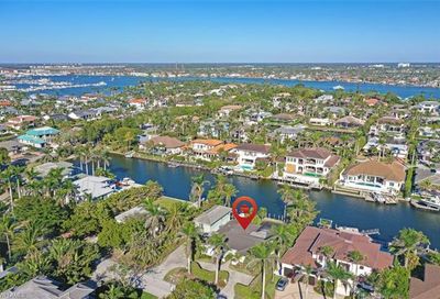1935 5th St S Naples FL 34102