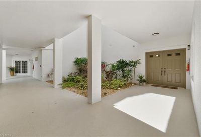 782 Eagle Creek Dr Naples FL 34113