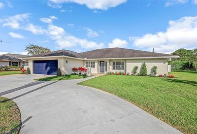 438 Cypress Way E Naples FL 34110