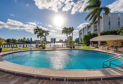 400 Park Shore Dr Naples FL 34103