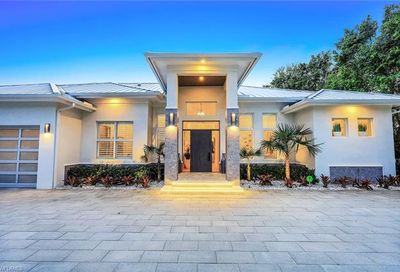 720 Orchid Dr Naples FL 34102