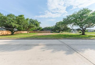 201 W Heritage Drive Friendswood TX 77546