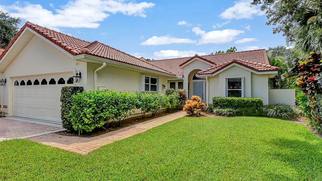 221 N Carmel Court Vero Beach FL 32963 eXp Realty® 221 N Carmel Court Vero Beach FL 32963 eXp Realty®