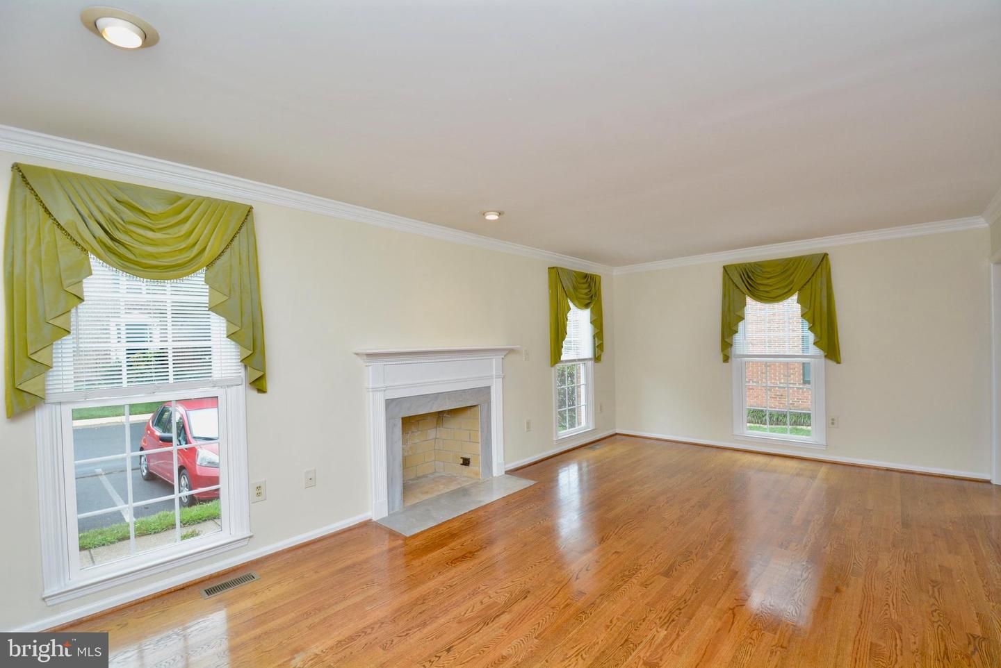 6155 Summer Park Lane