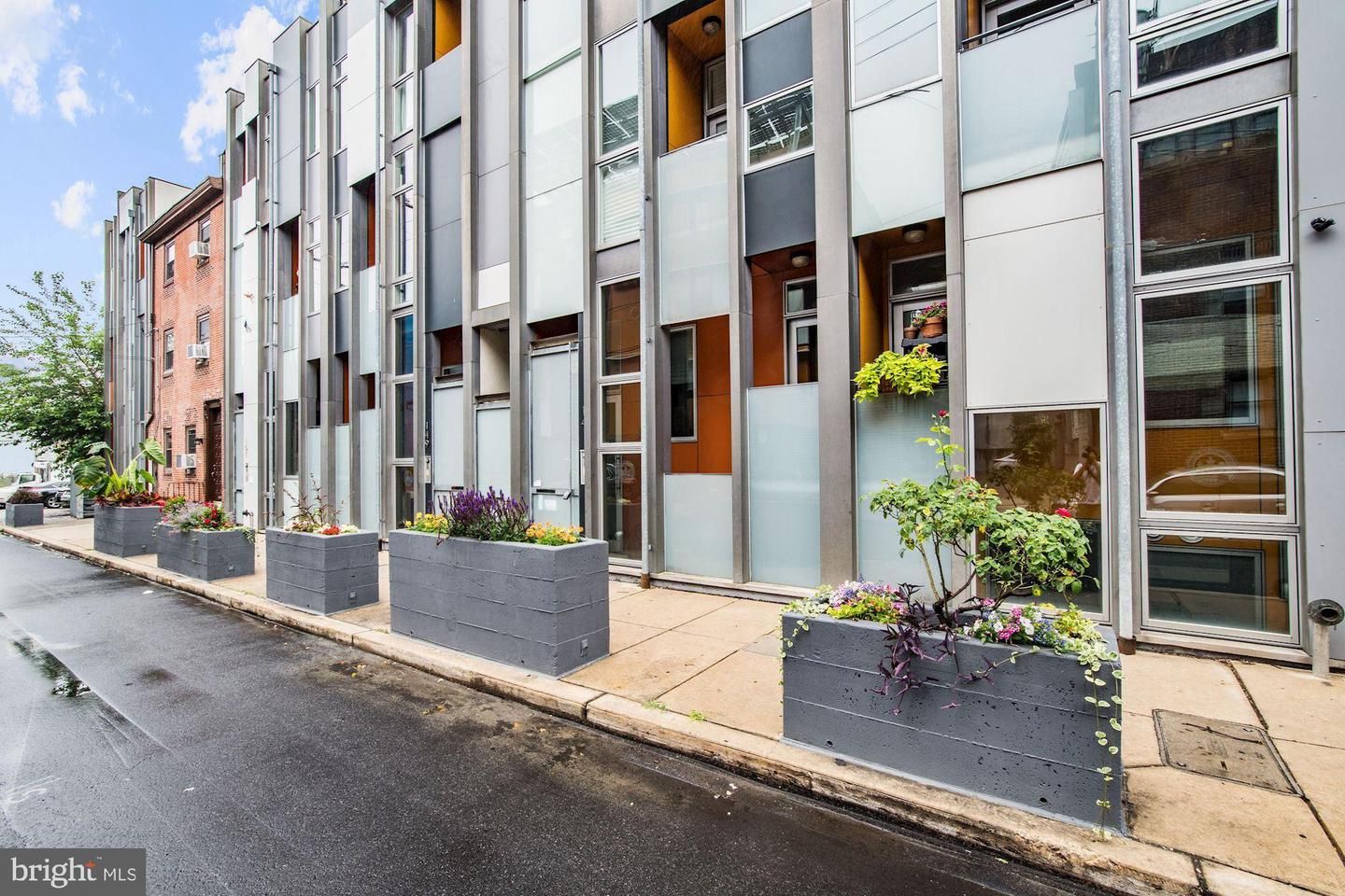 145 W Laurel Street B