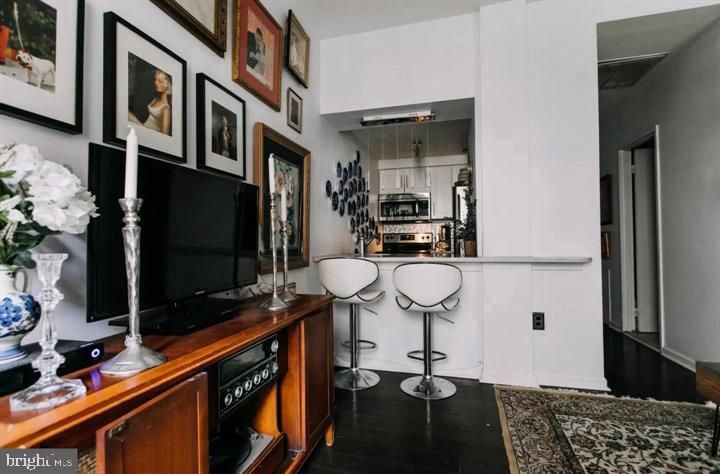 130 N Bread Street 128