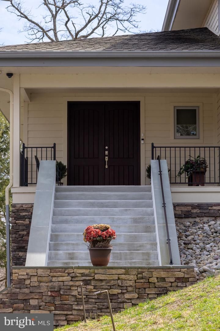 282 Aqueduct Road
