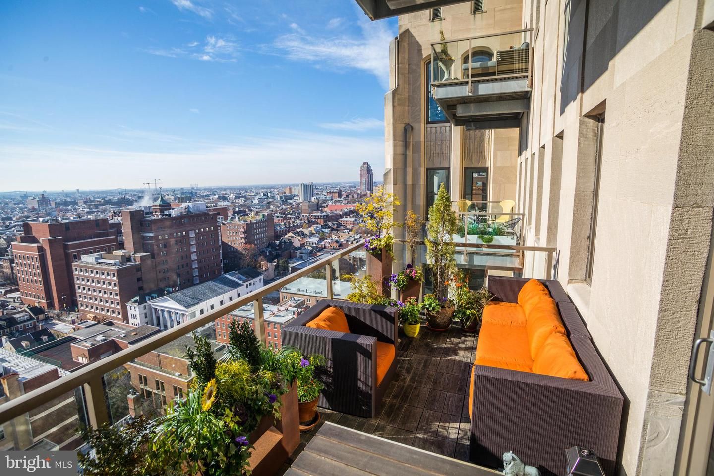 210 W Washington Square 12se