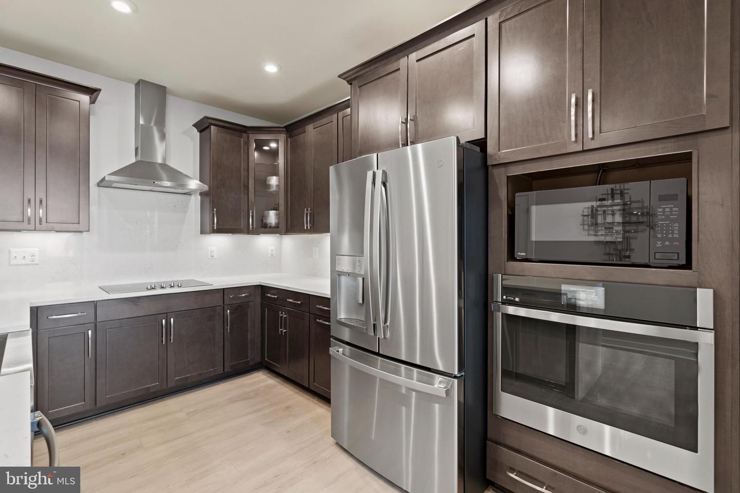 44478 Wolfhound Square