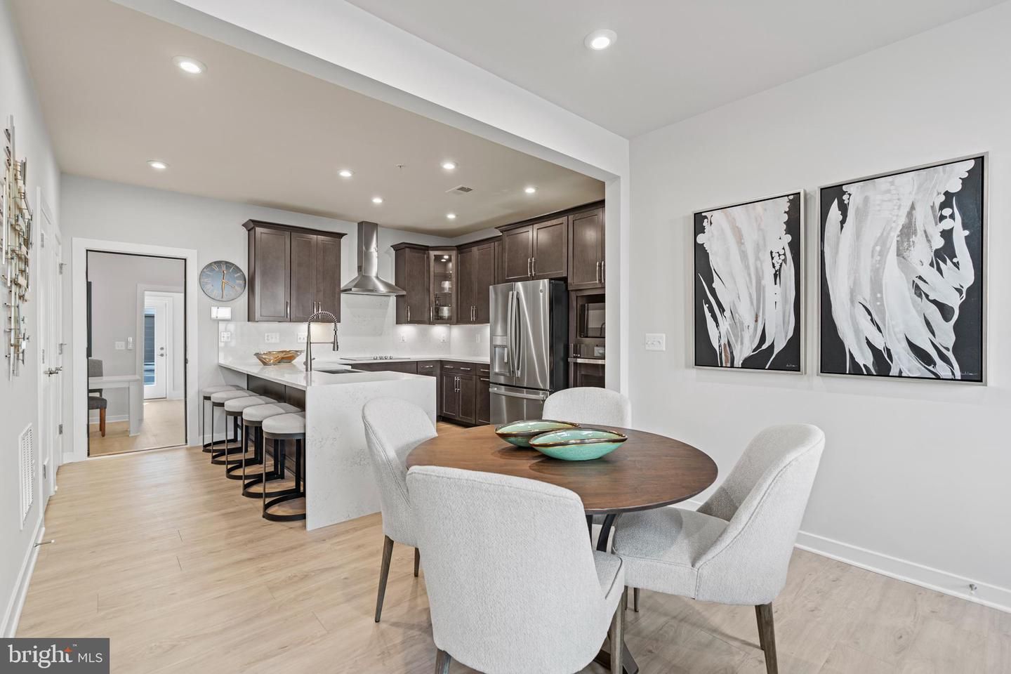 44478 Wolfhound Square