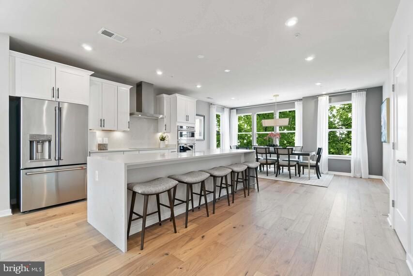 44482 Wolfhound Square