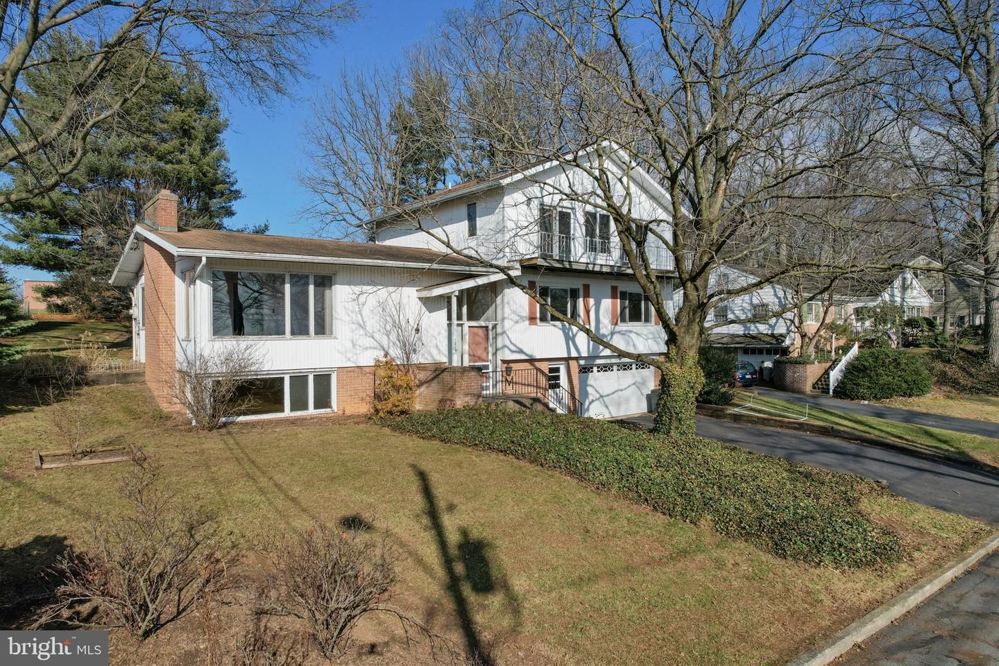 1207 Hillcrest Road
