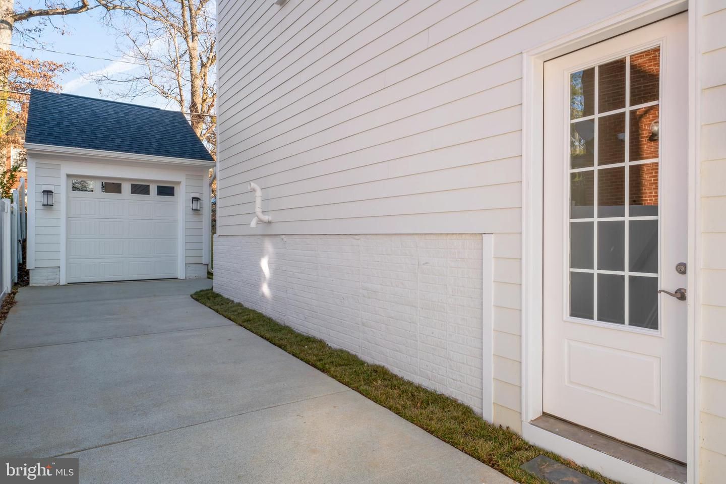 2727 N George Mason Drive