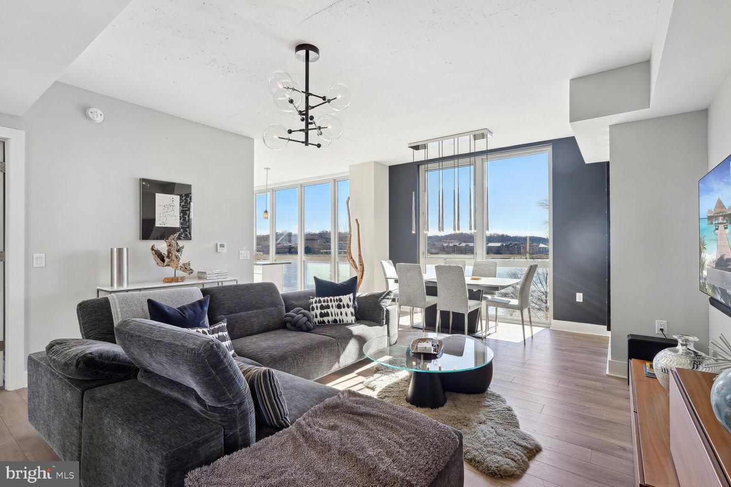 88 V Street SW 401