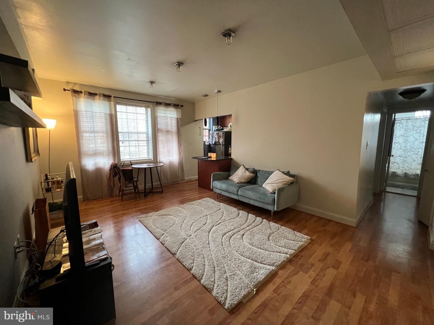 1808 Queens Lane 4-212