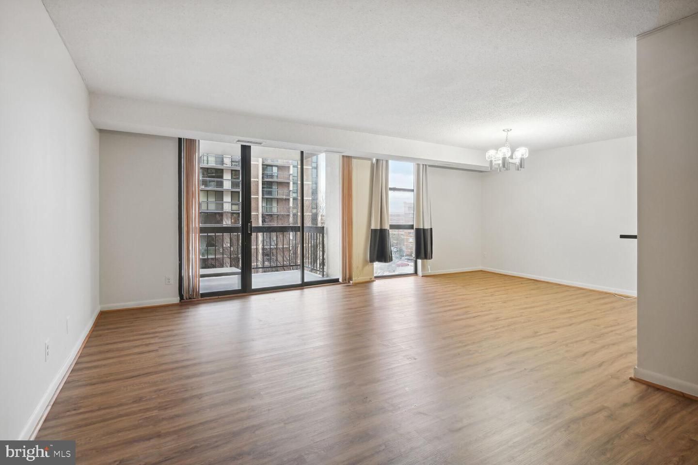 1016 S Wayne Street 605