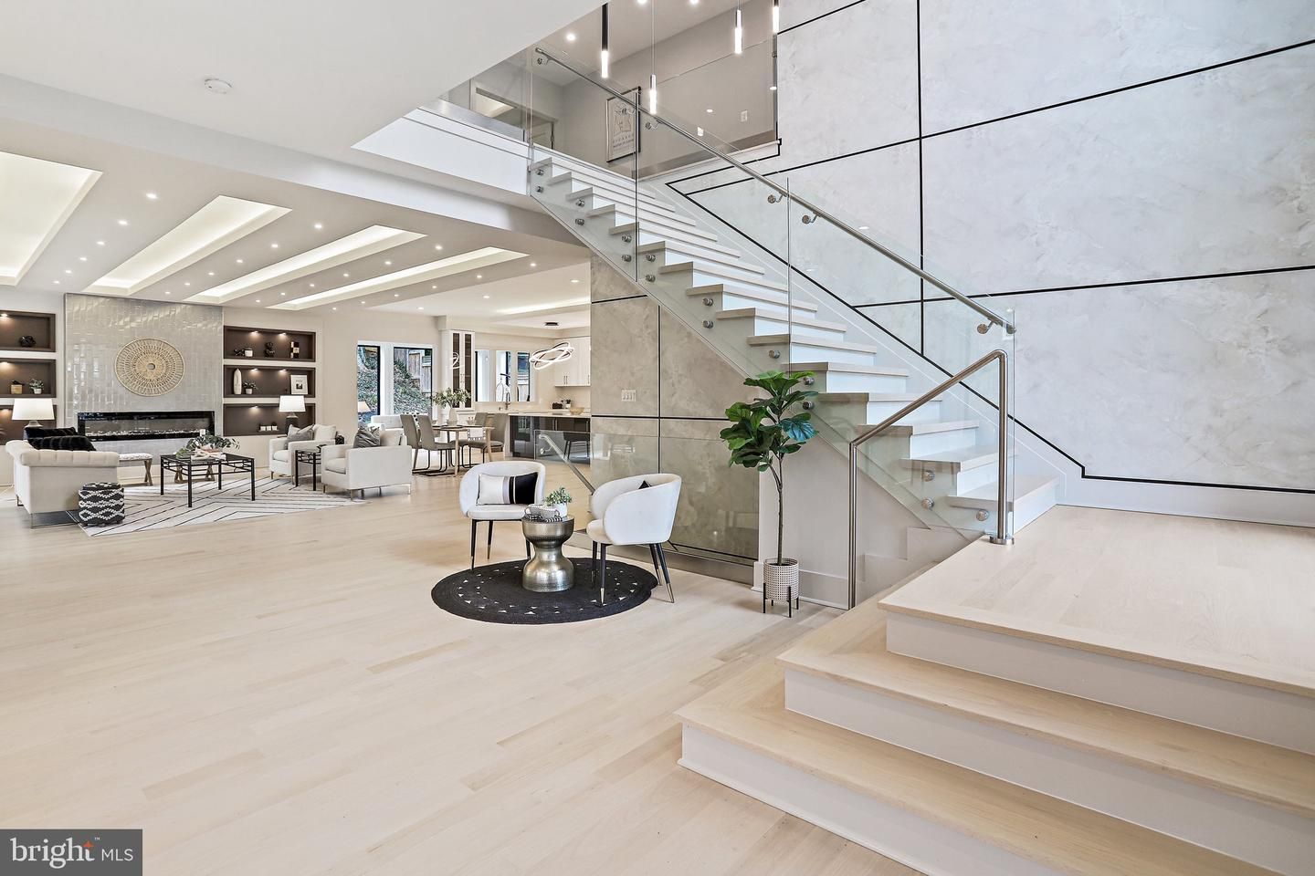3308 N George Mason Drive