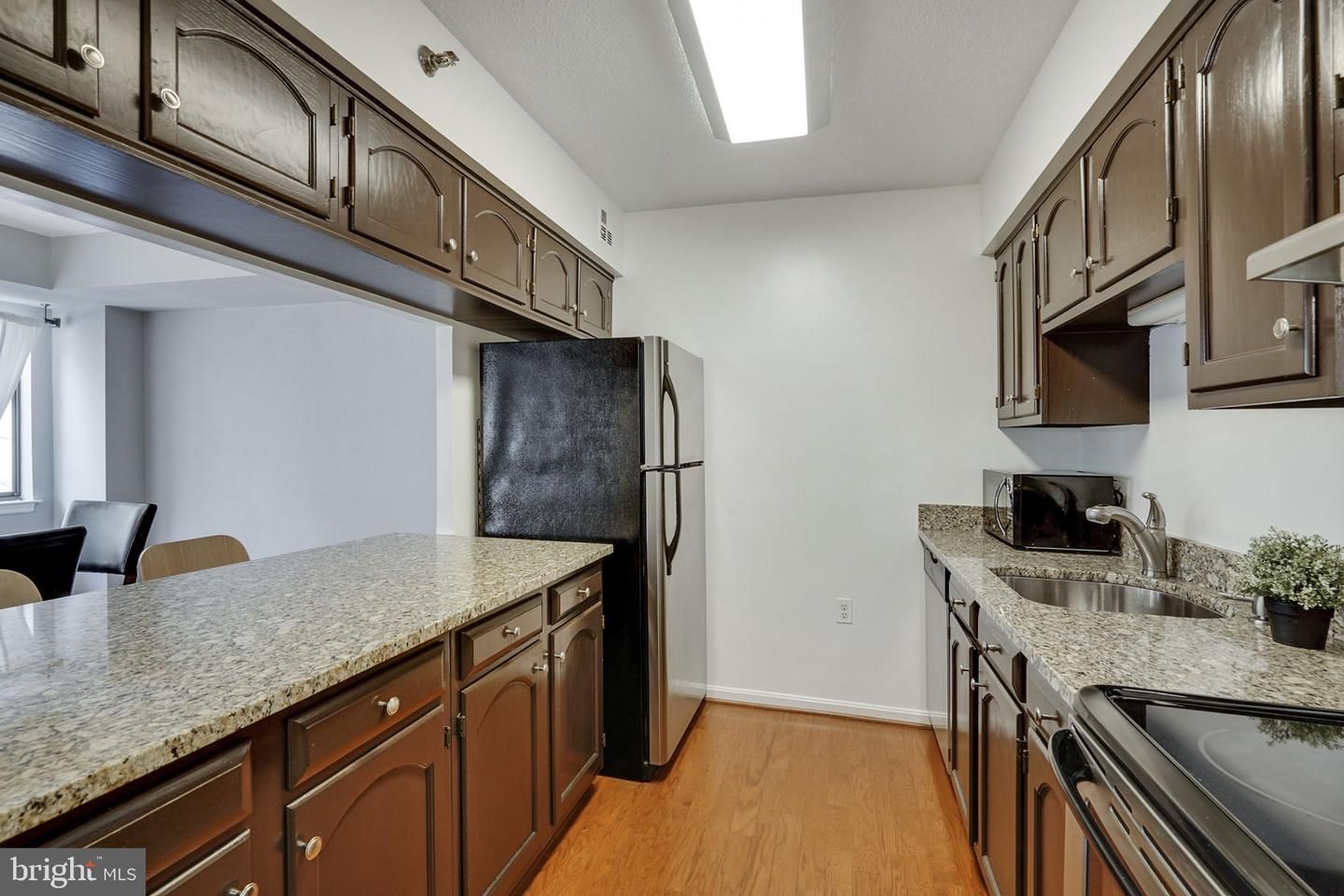 1301 N Courthouse Road 811