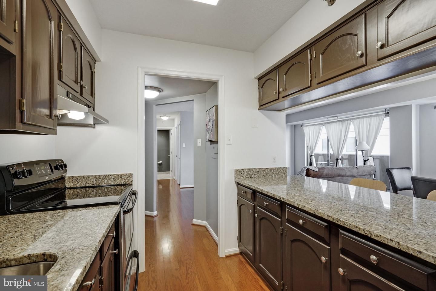 1301 N Courthouse Road 811