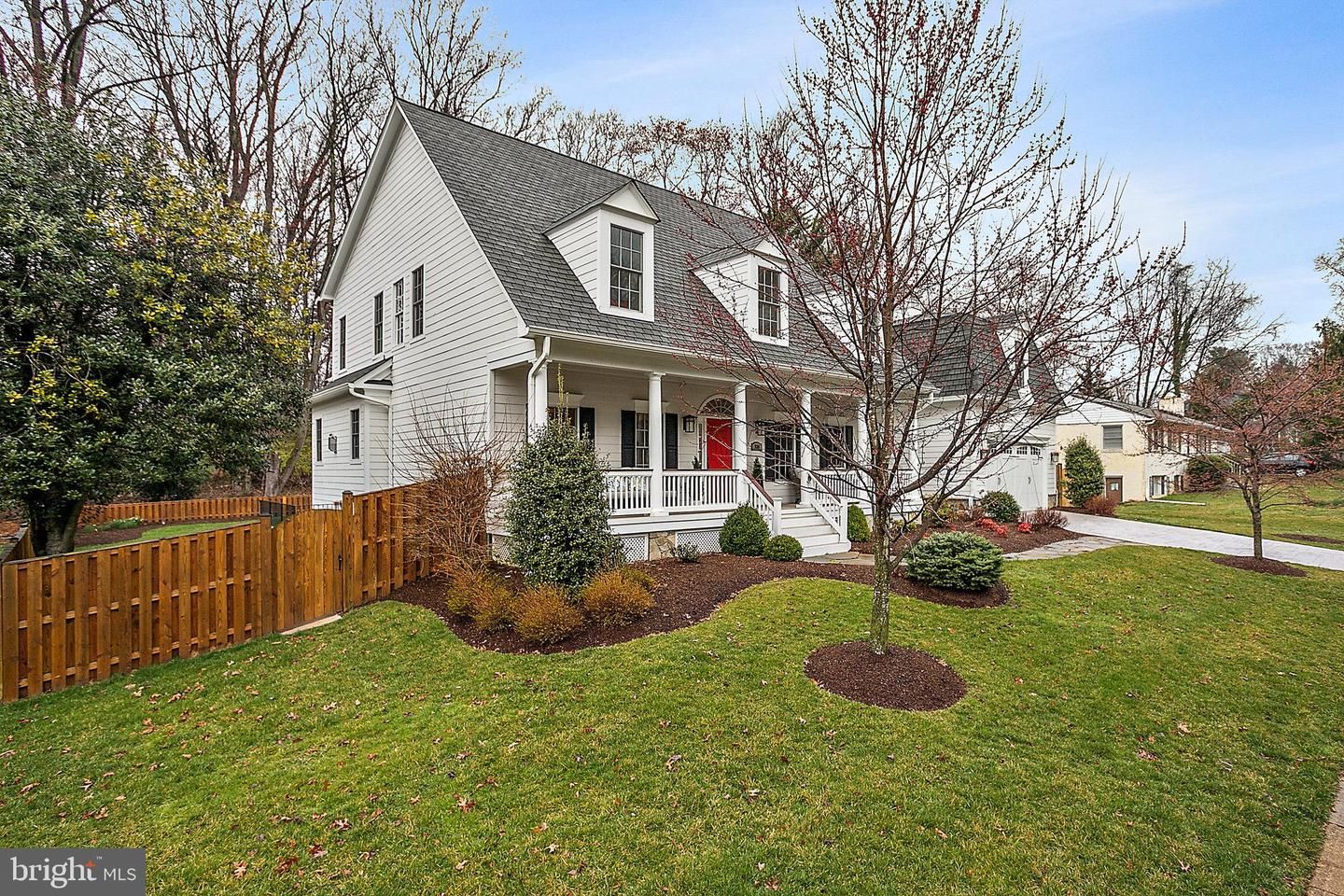 330 Sherwood Drive NE