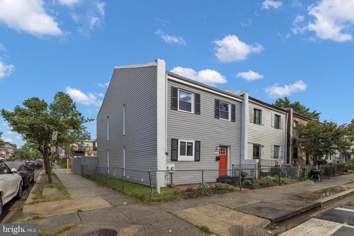 1659 11th Place NE