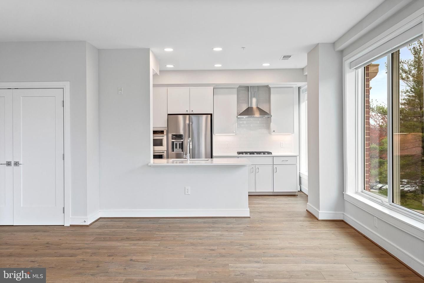 635 Slaters Lane 310