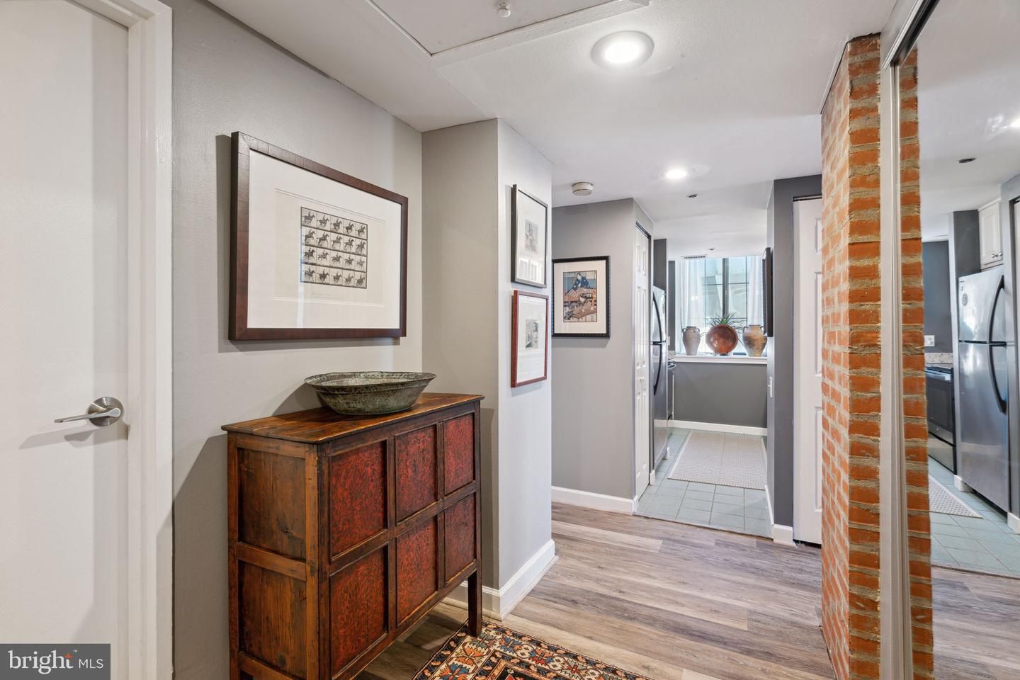 301 Race Street 202