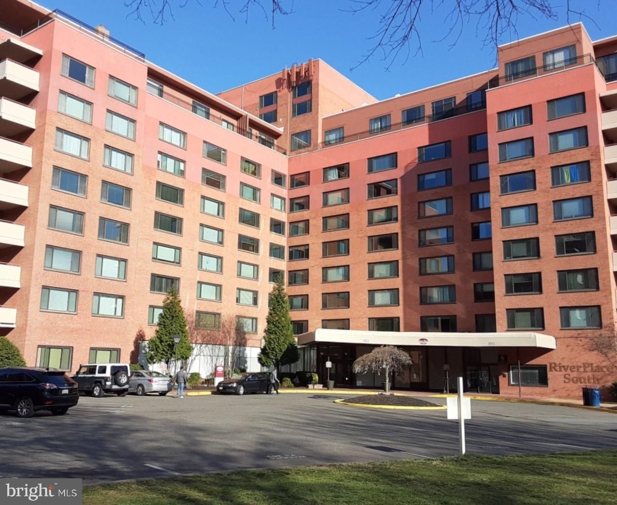 1011 Arlington Boulevard 636