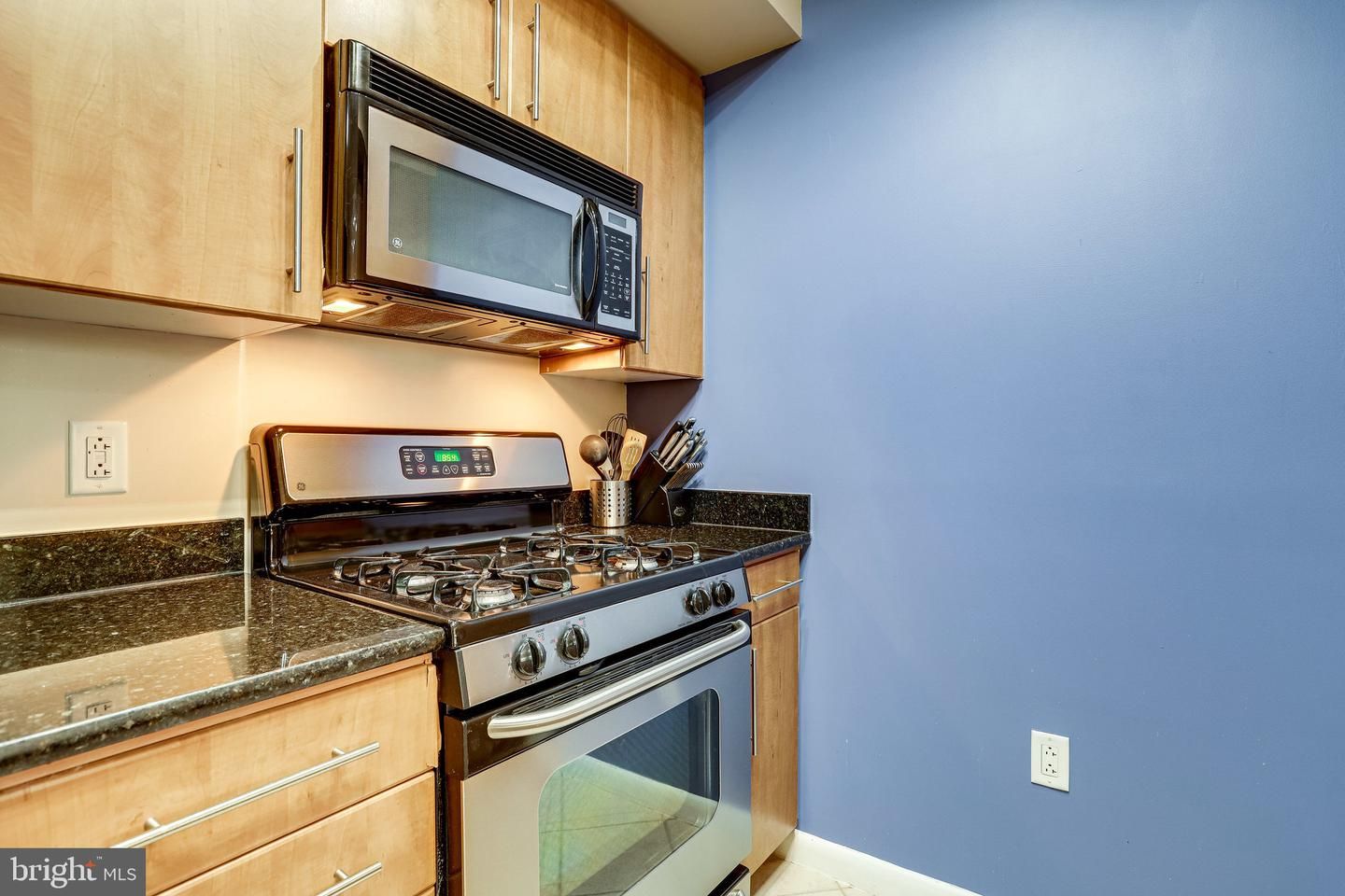 1021 N Garfield Street 404