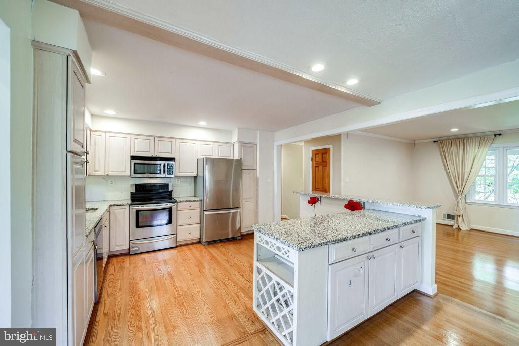 8916 Mangum Place