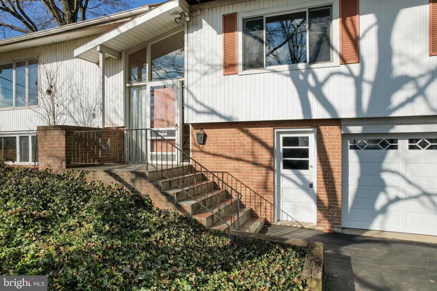 1207 Hillcrest Road
