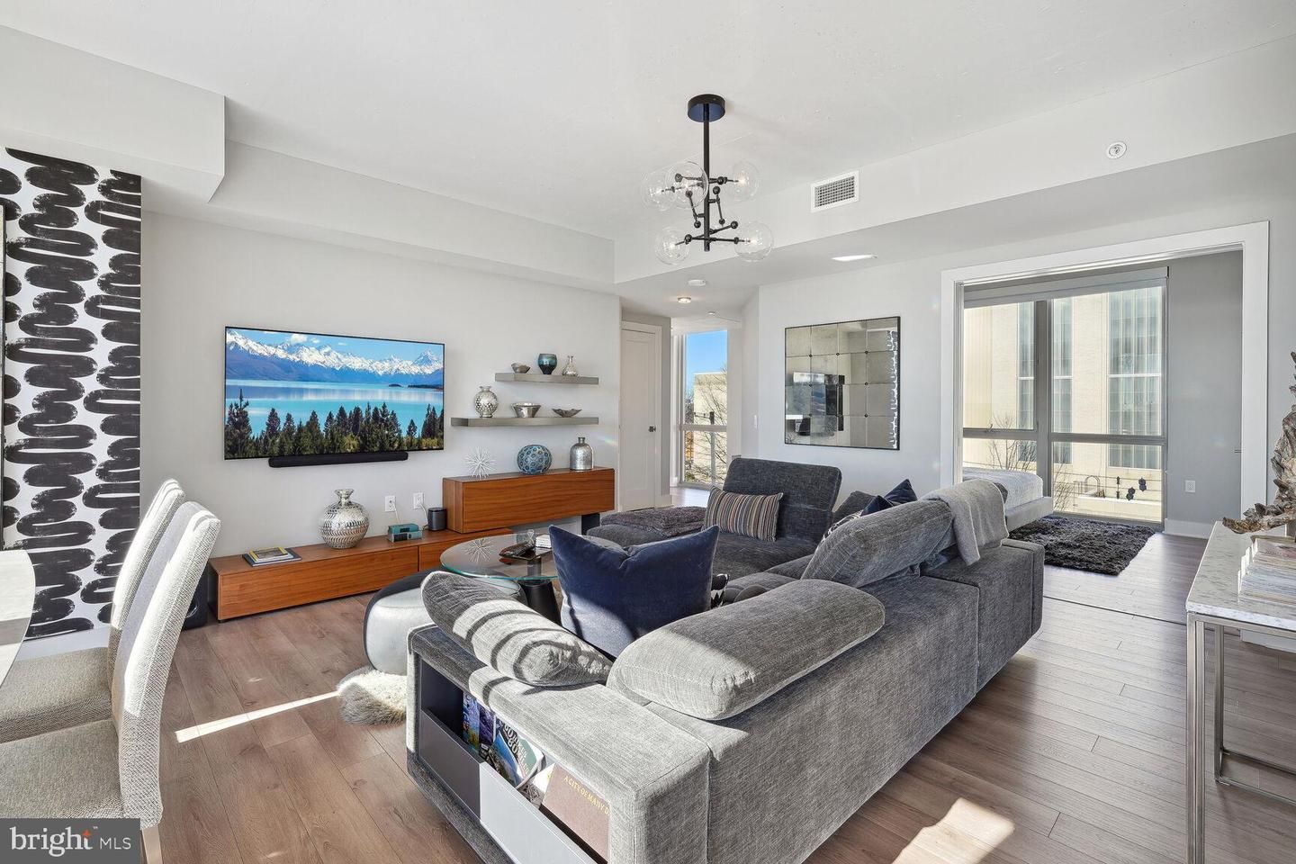 88 V Street SW 401