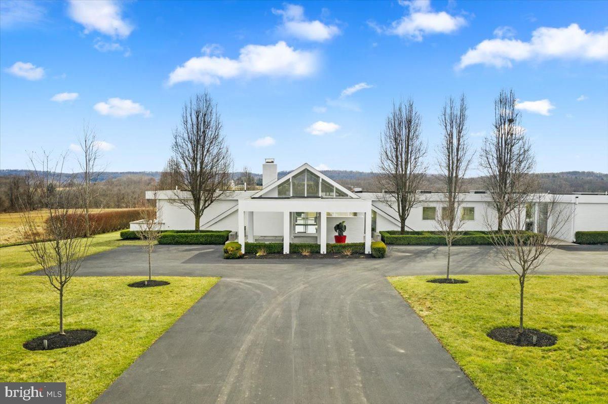 884 Street Road