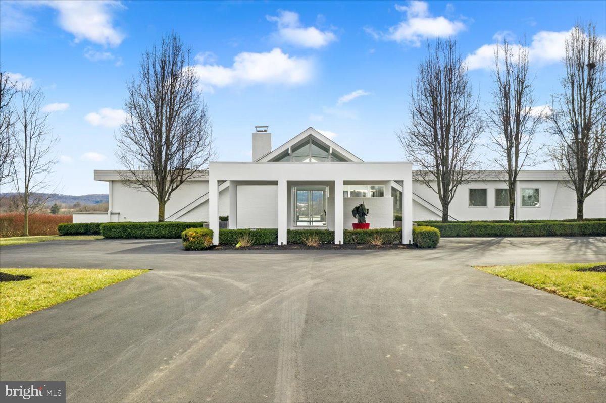 884 Street Road