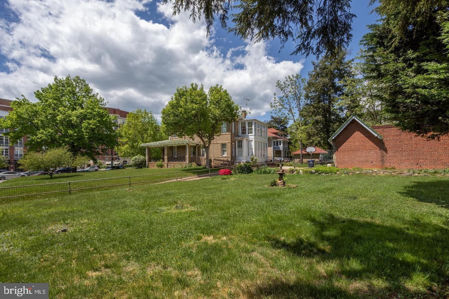 3427 Wisconsin Avenue NW