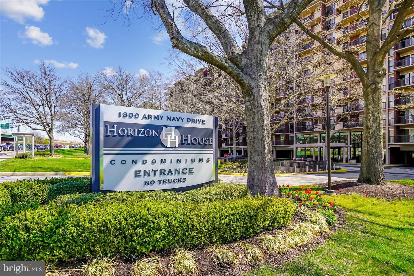 1300 Army Navy Drive 1006