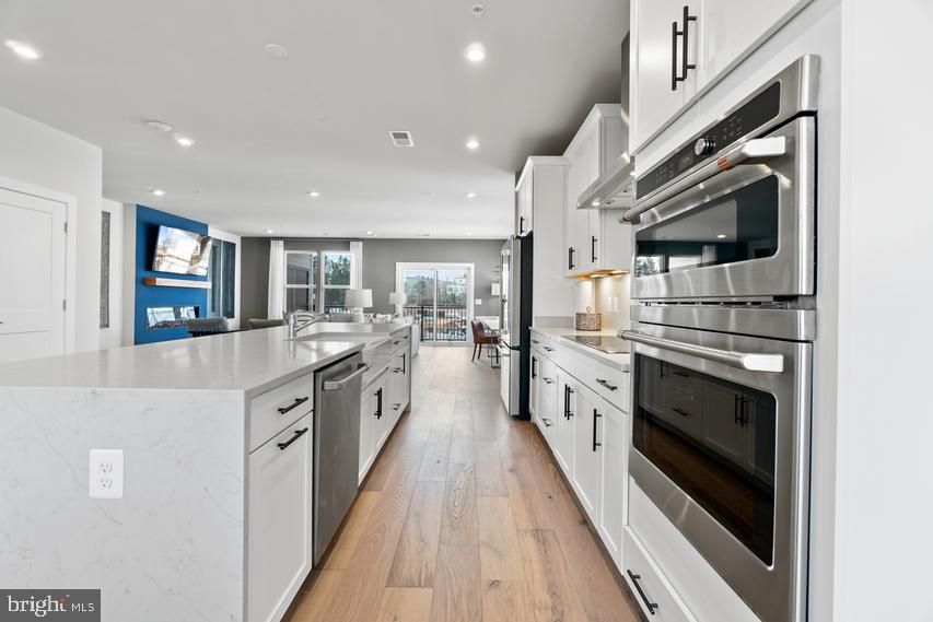 44534 Wolfhound Square